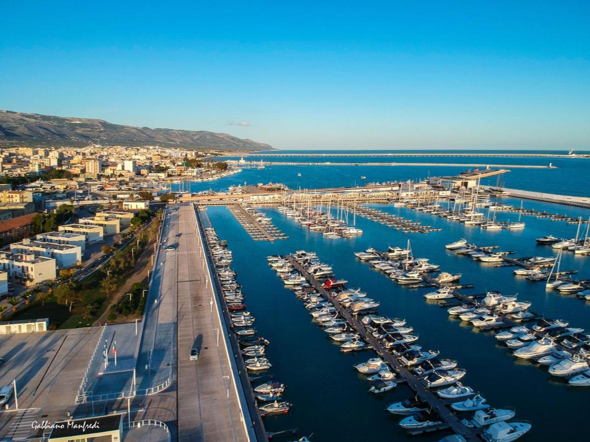 Готель Marina Del Gargano Houseboat Манфредонія Екстер'єр фото