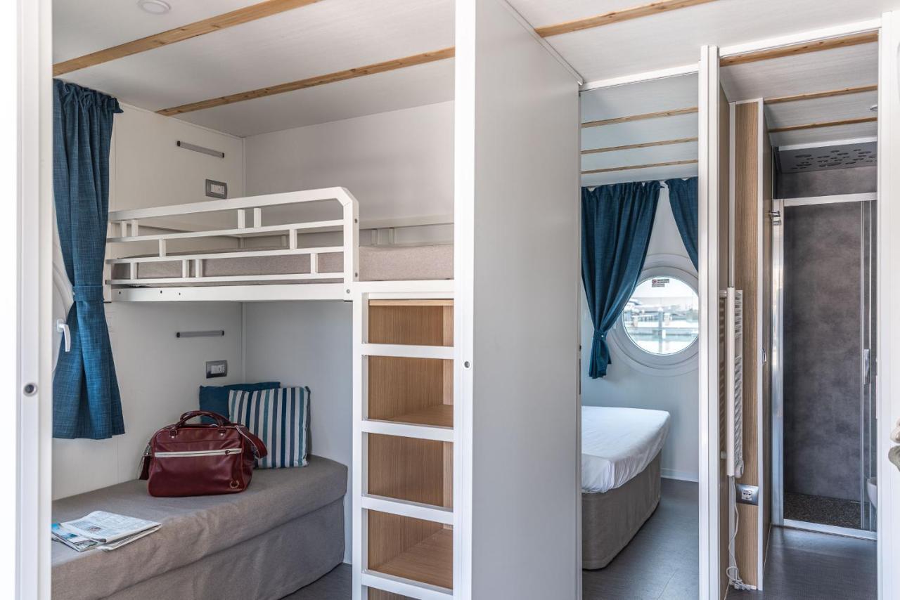 Готель Marina Del Gargano Houseboat Манфредонія Екстер'єр фото