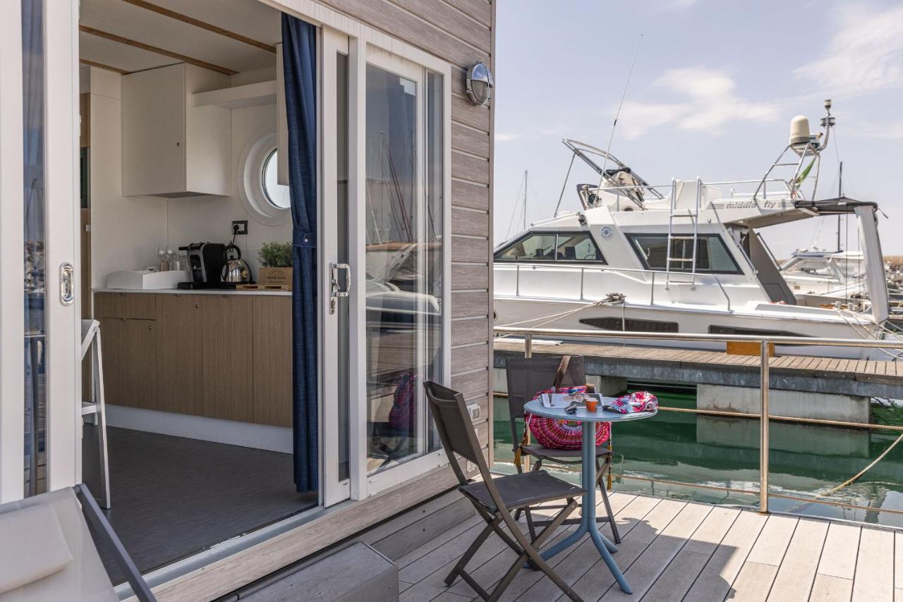 Готель Marina Del Gargano Houseboat Манфредонія Екстер'єр фото
