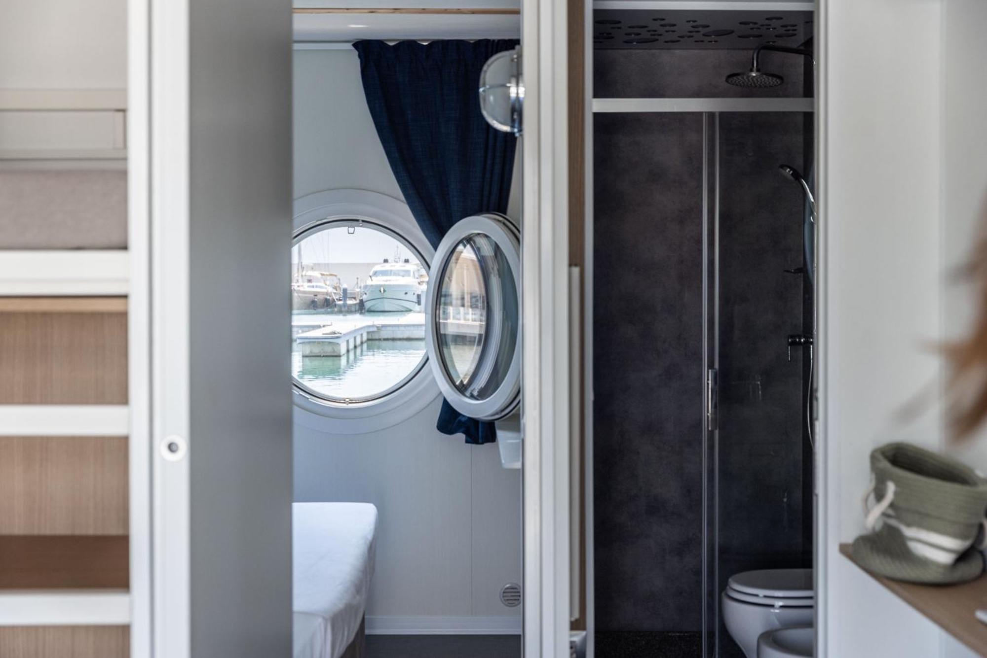 Готель Marina Del Gargano Houseboat Манфредонія Екстер'єр фото