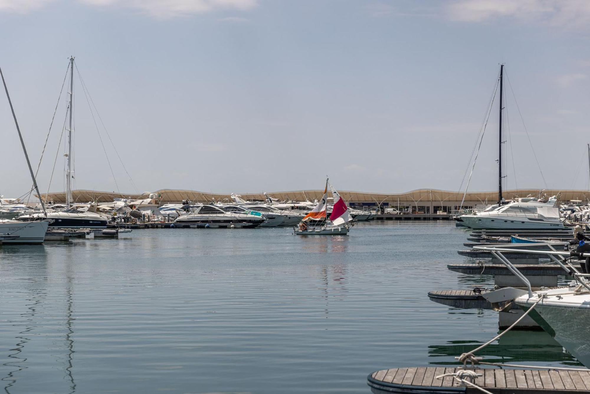 Готель Marina Del Gargano Houseboat Манфредонія Екстер'єр фото