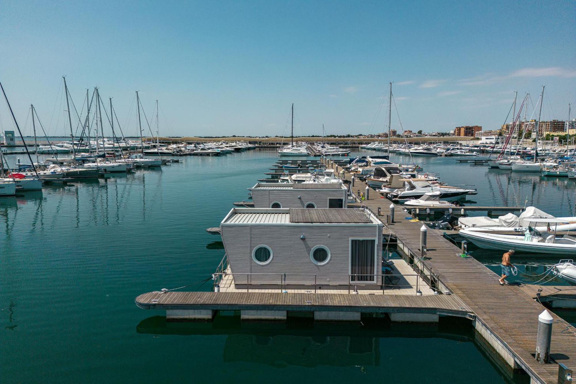 Готель Marina Del Gargano Houseboat Манфредонія Екстер'єр фото