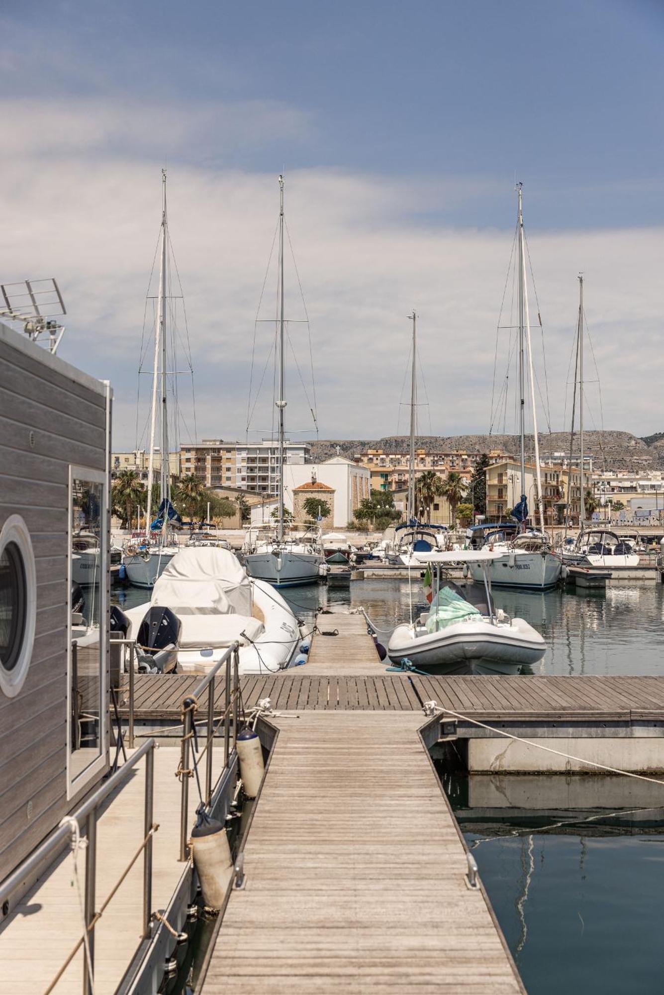 Готель Marina Del Gargano Houseboat Манфредонія Екстер'єр фото