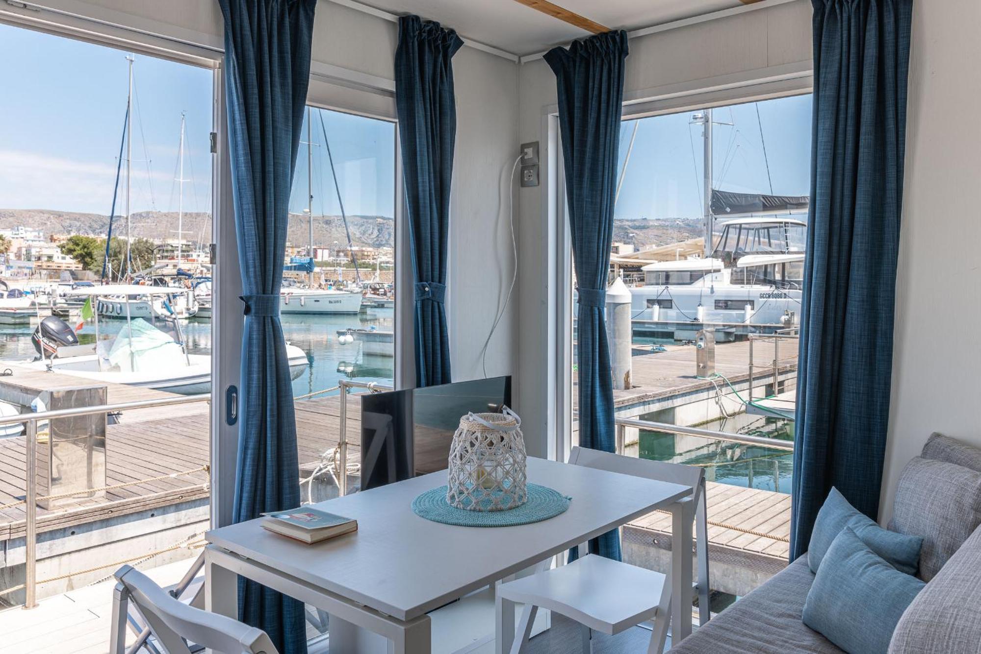 Готель Marina Del Gargano Houseboat Манфредонія Екстер'єр фото