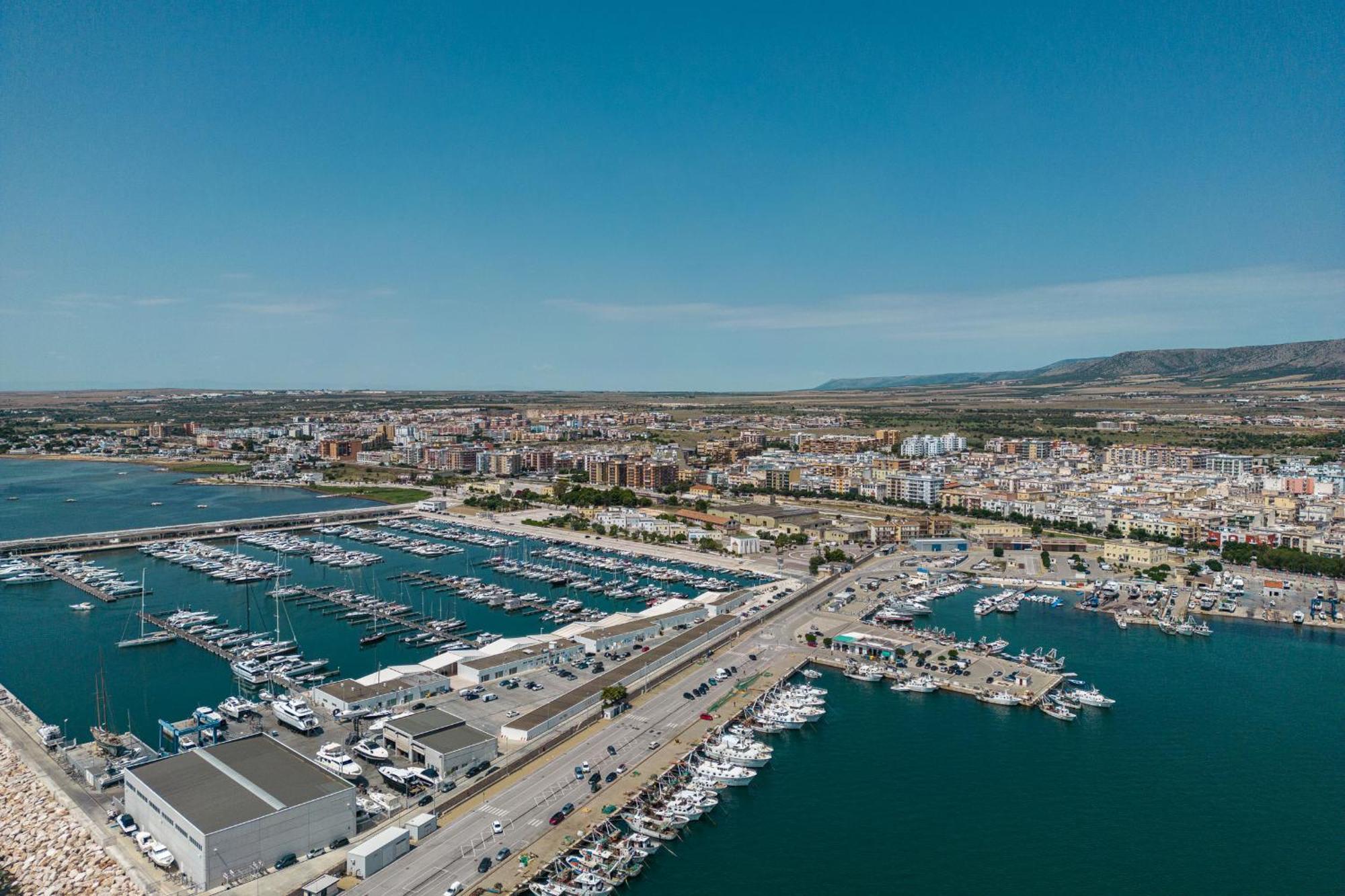 Готель Marina Del Gargano Houseboat Манфредонія Екстер'єр фото