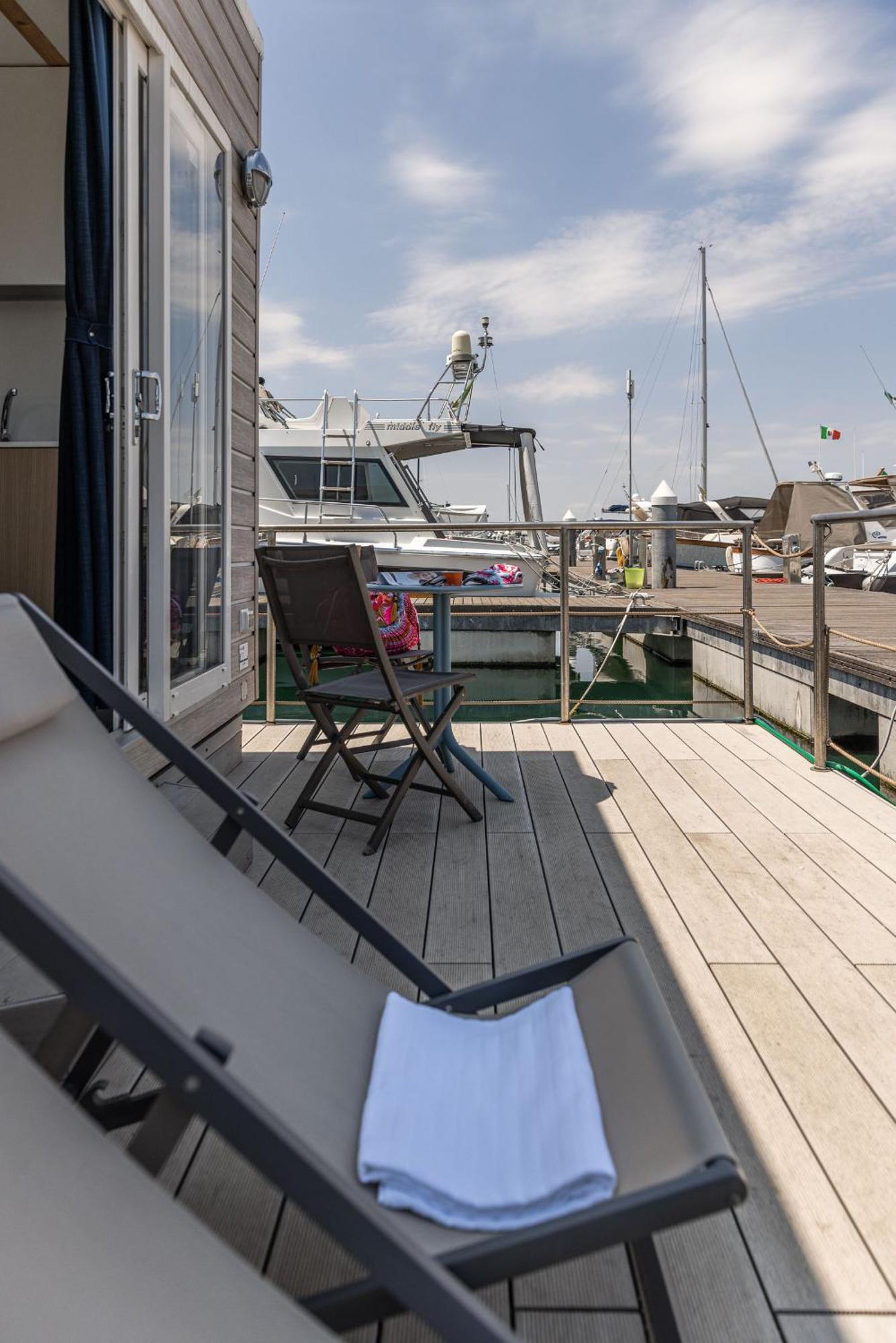 Готель Marina Del Gargano Houseboat Манфредонія Екстер'єр фото