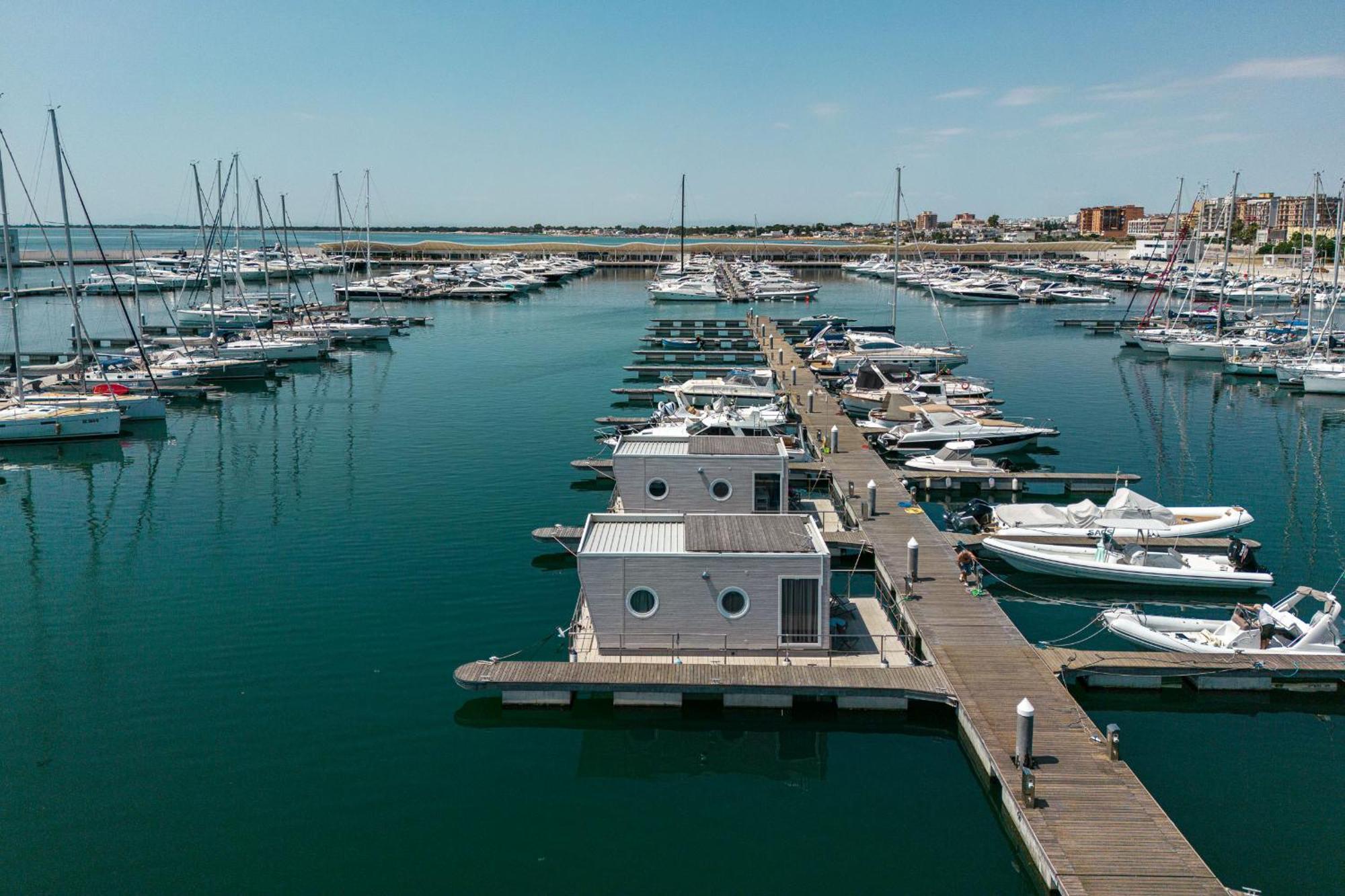 Готель Marina Del Gargano Houseboat Манфредонія Екстер'єр фото