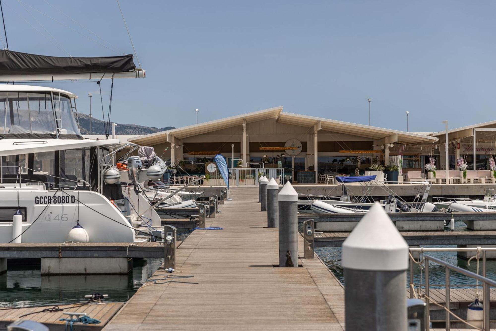 Готель Marina Del Gargano Houseboat Манфредонія Екстер'єр фото