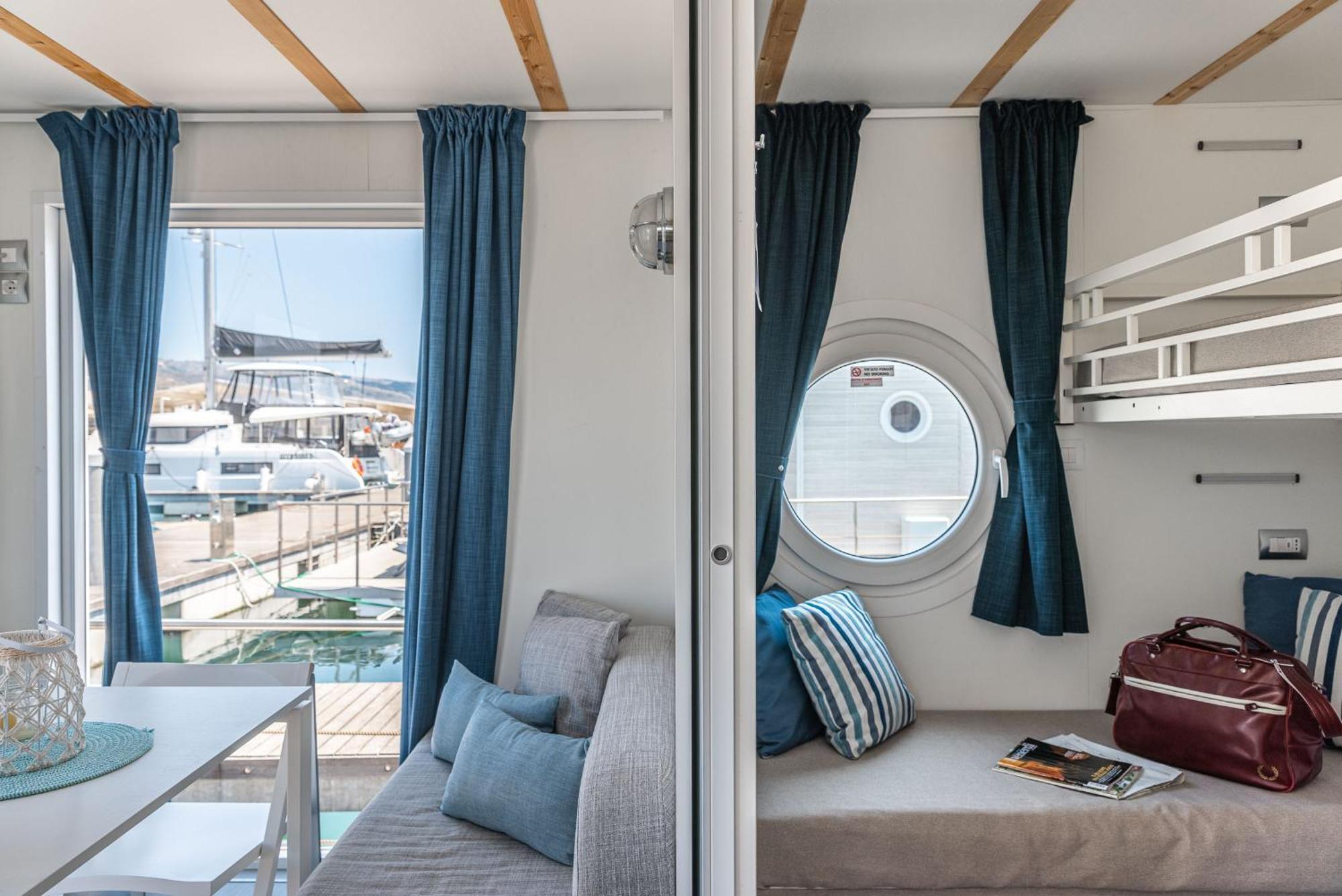 Готель Marina Del Gargano Houseboat Манфредонія Екстер'єр фото